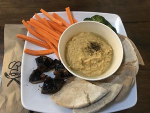 Humus and portobello plate at El Punto Veggie in Salento