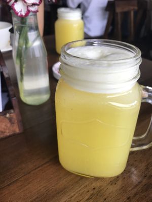 Juice of pineapple that came with a menu of the day at El Punto Veggie in Salento