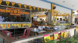 view of restaurant at Number One Restaurant in Ban Phe