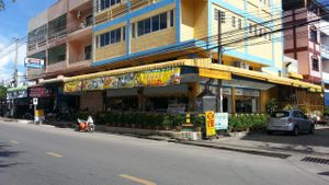 number one vegetarian building view at Number One Restaurant in Ban Phe