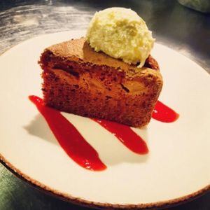 apple cake with whipped coconut cream at Bites and Wines in Antwerpen