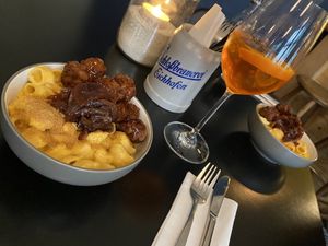 Mac‘n‘cheese mit Meatballs  at MARIA in Berlin