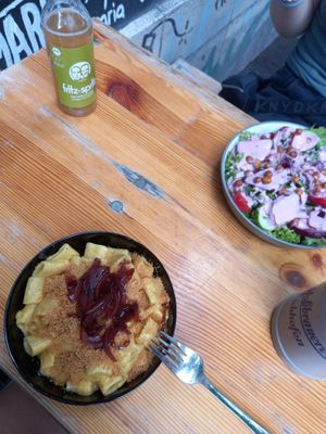 Mac and cheese und protein Salat at MARIA in Berlin