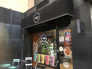 Outdoor seating at Juice Press - Upper East Side in New York City
