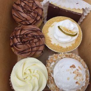 Key lime & coconut pie, chocolate cupcake, strawberry lemonade and I forgot the name of the bar at Dharma Southern Chick'n in Orlando