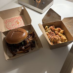 georgia peach sloppy joe and mac n cheese  at Dharma Southern Chick'n in Orlando