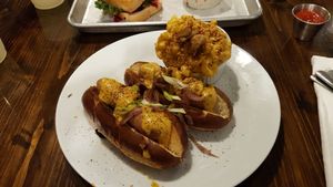 Chilli dogs and mac n cheese at Dharma Southern Chick'n in Orlando