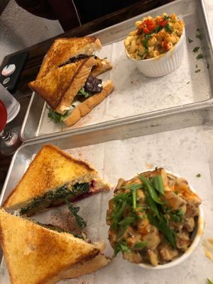 Heirloom TLT with mac&cheese / Florida Fried Green Tomato with cheesy potatoes at Dharma Southern Chick'n in Orlando