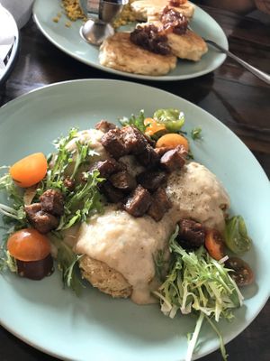 Biscuits and gravy 👌🏽 at Dharma Southern Chick'n in Orlando