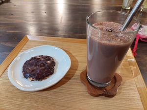 Chocolate cookie and cacao enery smoothie at Smoothie etc. in Kyoto