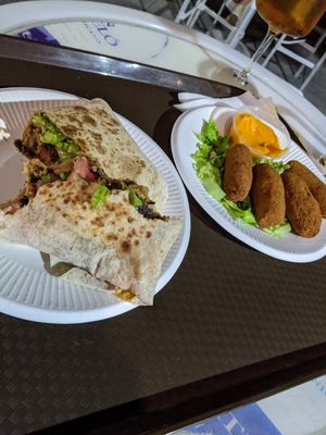 Seaweed Wrap and mushroom croquettes at kVegan in Tenerife