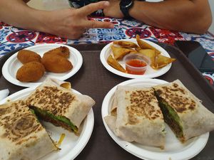 Wraps, samosas y croquetas at kVegan in Tenerife