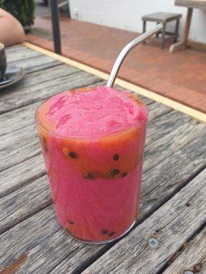 Dragonfruit smoothie at Adam & Eve in Bendigo