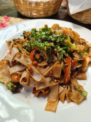 Pad thai at La Paz in San Marcos La Laguna