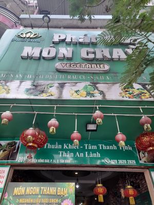 Main sign outside at Nhà Hàng Chay Phát Hoa in Ho Chi Minh City