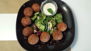 Falafel with yoghourt sauce
Falafel con salsa de yogur at Brotes Verdes in Caceres