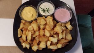Chips with three sauces
Patatas tres salsas at Brotes Verdes in Caceres