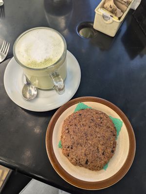 Matcha latte y cookie de banana y choco chips at Origen in Buenos Aires