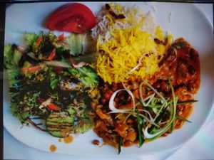 Schwarzaugenbohnen mit Mangold in rote Currysosse at Soraya in Lueneburg