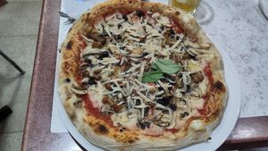 Pizza Mixed Mushrooms at Rolling Pizza in Barcelona