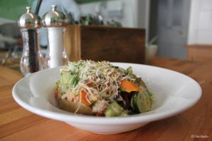 Kumpir with grilled vegetables, carrots, israeli salad, hummus, sprouds and sunflower seeds. at Patiti Patati in Berlin