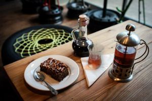 vegan cake at Chwast Food in Warsaw