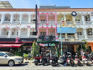 The building is located right on the Phang Nga road next to Kim Massage at Ubuntu Live Boutique Hostel & Rooms in Phuket