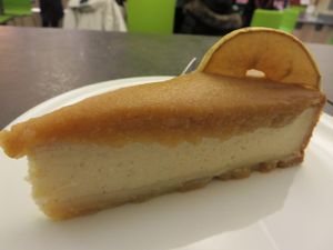 Bratapfel (baked apple) Super Cheesecake, baked with spelt flour and sweetened with xylitol at Goodies in Leipzig