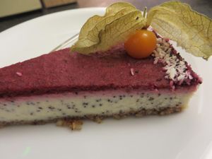 raw poppy seed and cherry cheesecake at Goodies in Leipzig