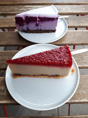 Amazing vegan blueberry/cardamom and banana/raspberry cakes at KIRAS - Totoriu 7 in Vilnius