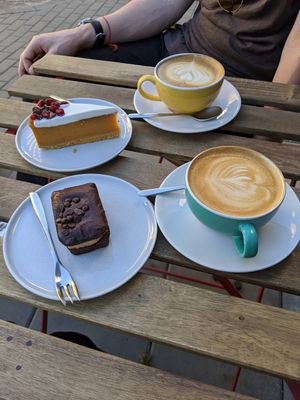 Oat flat white, vegan pumpkin cheesecake and brownie at KIRAS - Totoriu 7 in Vilnius