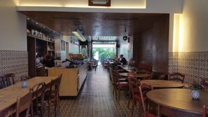 Dining room at Maison Blunt in Zurich