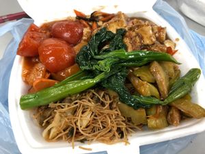 Fried rice vermicelli with tomatoes, tofu and bitter melon at Affinity Vegetarian in Kowloon