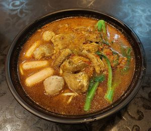 Laksa Noodles 喇沙汁油麵 at So Yuet Hin 素悅軒 in New Territories