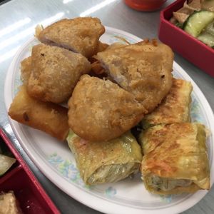 Assorted deep fried starters (bean curd rolls, taro cake, spring rolls) at Chai Chi Bo in New Territories