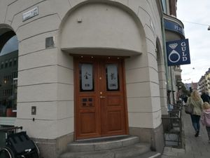 Entrance door at Kin Long in Malmo