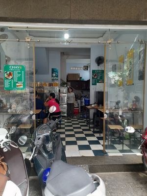Looking in at Quán Chay Thiên Thành in Ho Chi Minh City