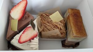 Cakes at Nanahako Macrobiotic Sweets in Osaka