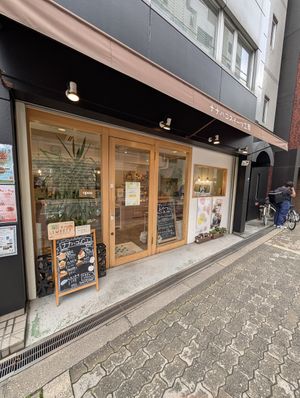 view from outside at Nanahako Macrobiotic Sweets in Osaka