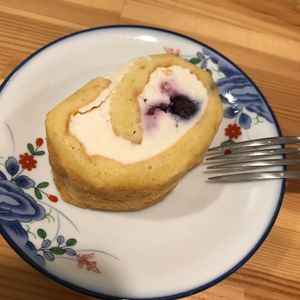 Berry sponge (a lil dry) at Nanahako Macrobiotic Sweets in Osaka