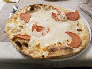 Vegan pizza with multiple cheese at Il Papiro in Milan