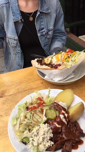 Kartoffel und Fladenbrot mit Seiten, Salat, Soßen und “Feta”  at Der Dicke Schmidt - Rudolf Leonhard Str in Dresden