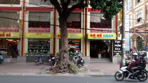 street view at Bo De Chay - Market and Restaurant in Hanoi