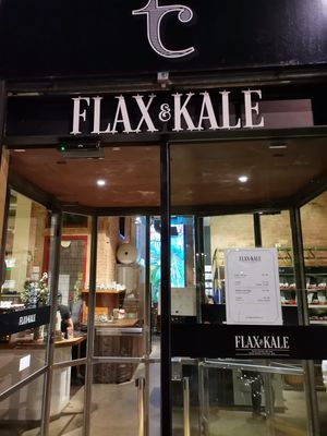 The entrance at Flax & Kale - Placa Castella in Barcelona