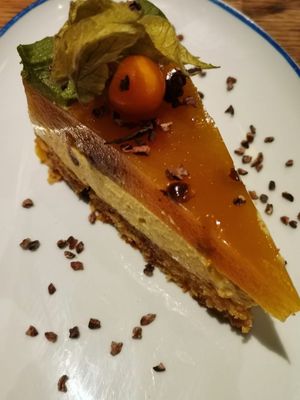 Mango-cookie cake  at Flax & Kale - Placa Castella in Barcelona