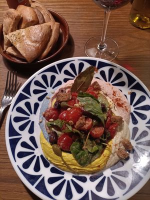 Hummus 3 color at Flax & Kale - Placa Castella in Barcelona