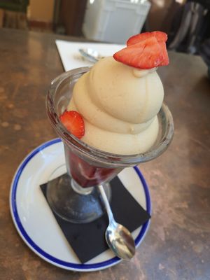 Awesome vanilla ice cream at Flax & Kale - Placa Castella in Barcelona