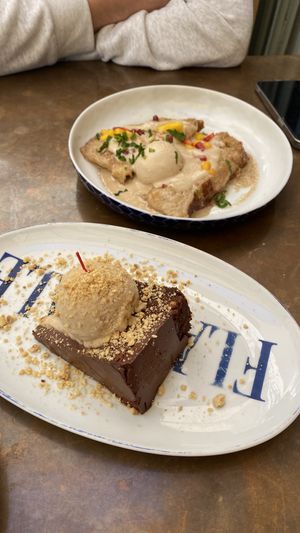 Tarta de chocolate y torrijas  at Flax & Kale - Placa Castella in Barcelona