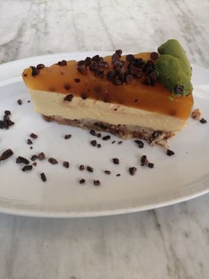 Pastel fruta de la pasión at Flax & Kale - Placa Castella in Barcelona