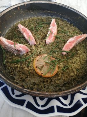 Arroz meloso con salmón salvaje y espirulina at Flax & Kale - Placa Castella in Barcelona